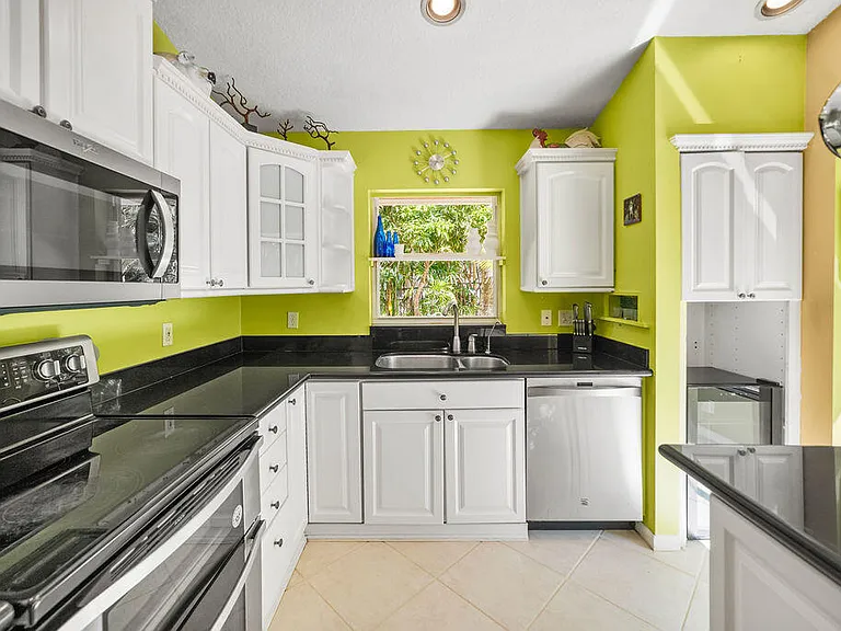 1256 Lake Breeze Dr — Photo 12