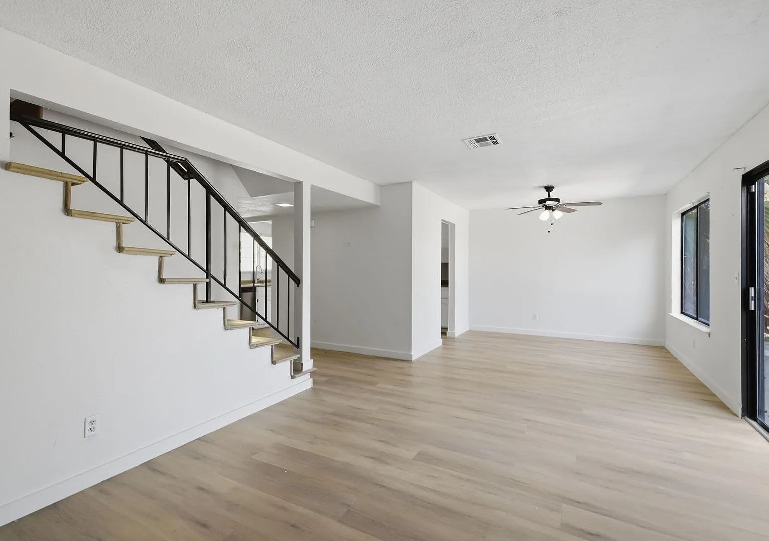 Fairfield, Remodeled 4 Bedroom Home on Quiet Court with Flexible Layout — Photo 3