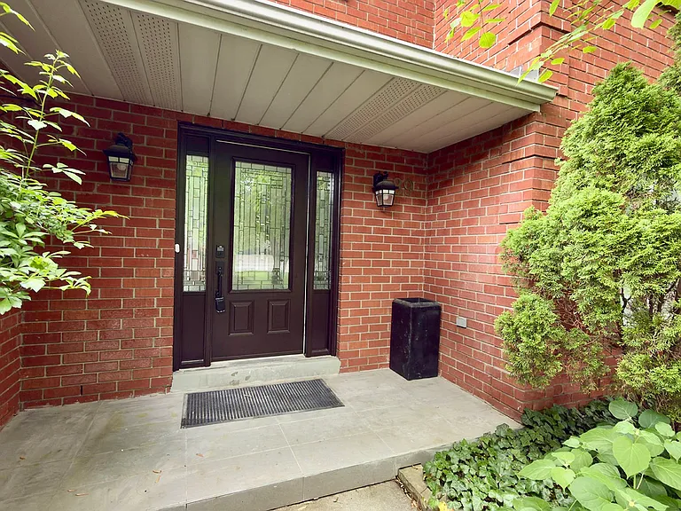 89 Yonge Blvd — Photo 23
