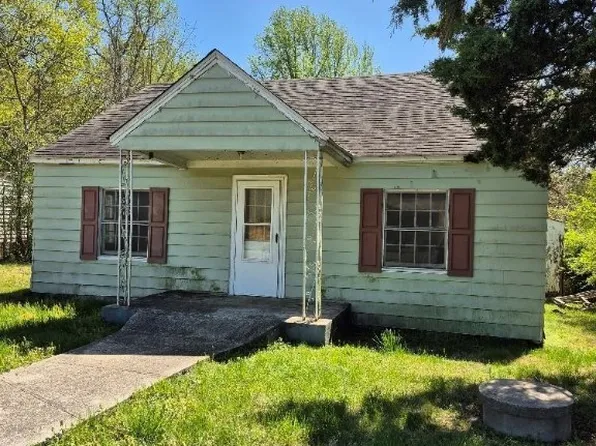 3167 W 3rd St, Farmville, VA 23901