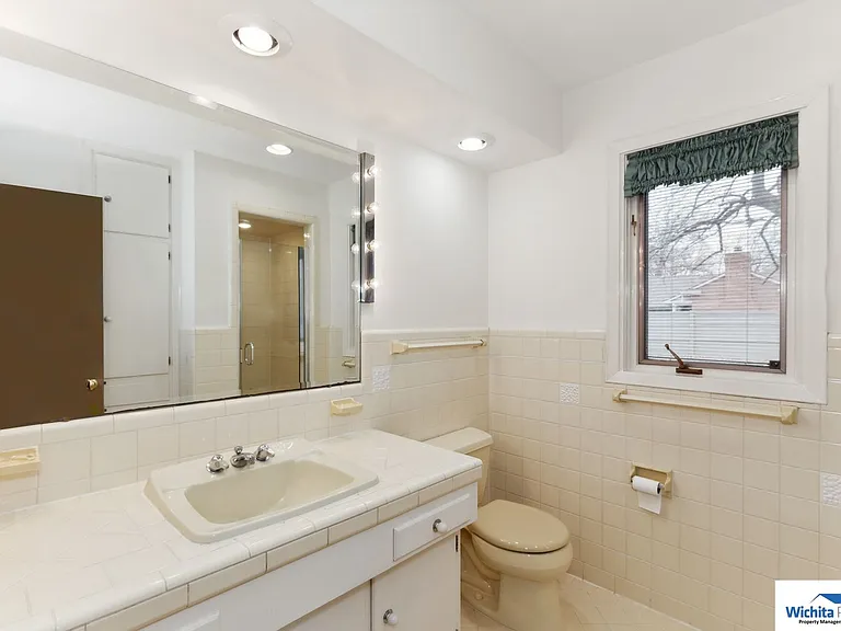 601 N Rutland St — Photo 9