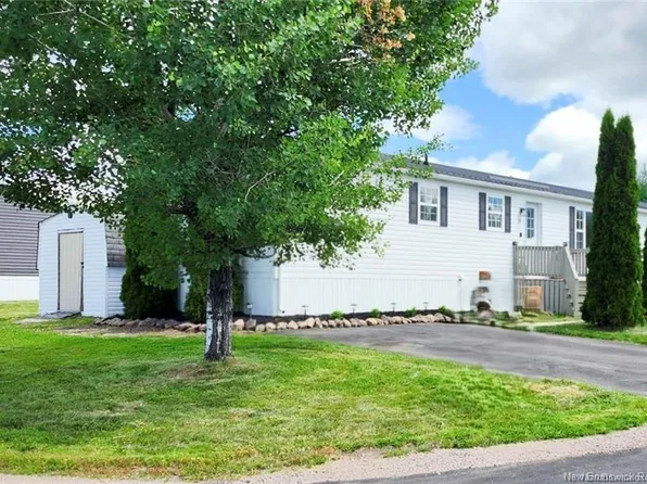 11 Florida Dr, Dieppe, NB E1A 7X3