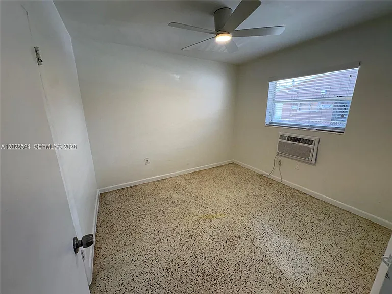 320 W 10th St #3 — Photo 9