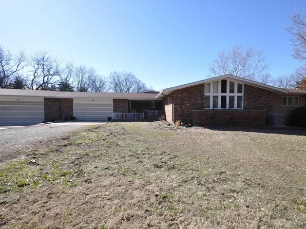 5025 SW Wanamaker Rd, Topeka, KS 66610