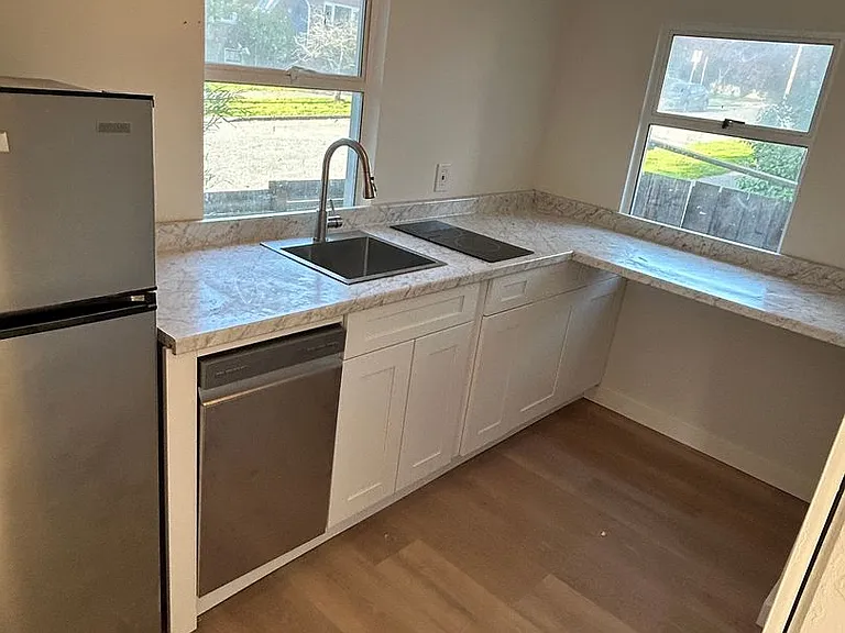 Renovated 1 Bed, 1 Bath apartment in West Seattle Triplex, $1,895/month — Photo 15