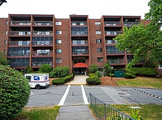 2 Summit Dr APT 12, Reading, MA 01867