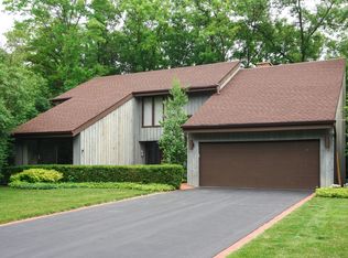 813 Edgewood Ct, Highland Park, IL 60035