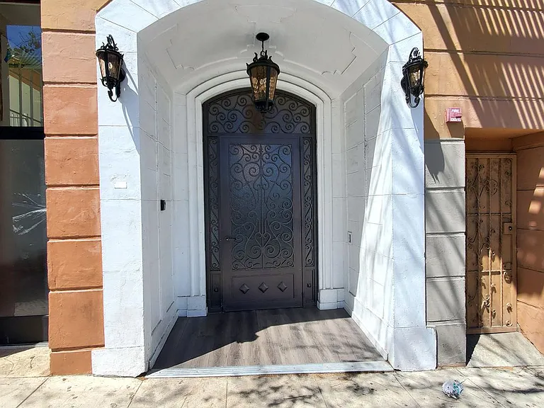 301 S. Kenmore — Photo 27