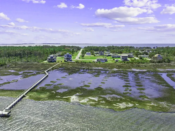 131 East Drive, Harkers Island, NC 28531