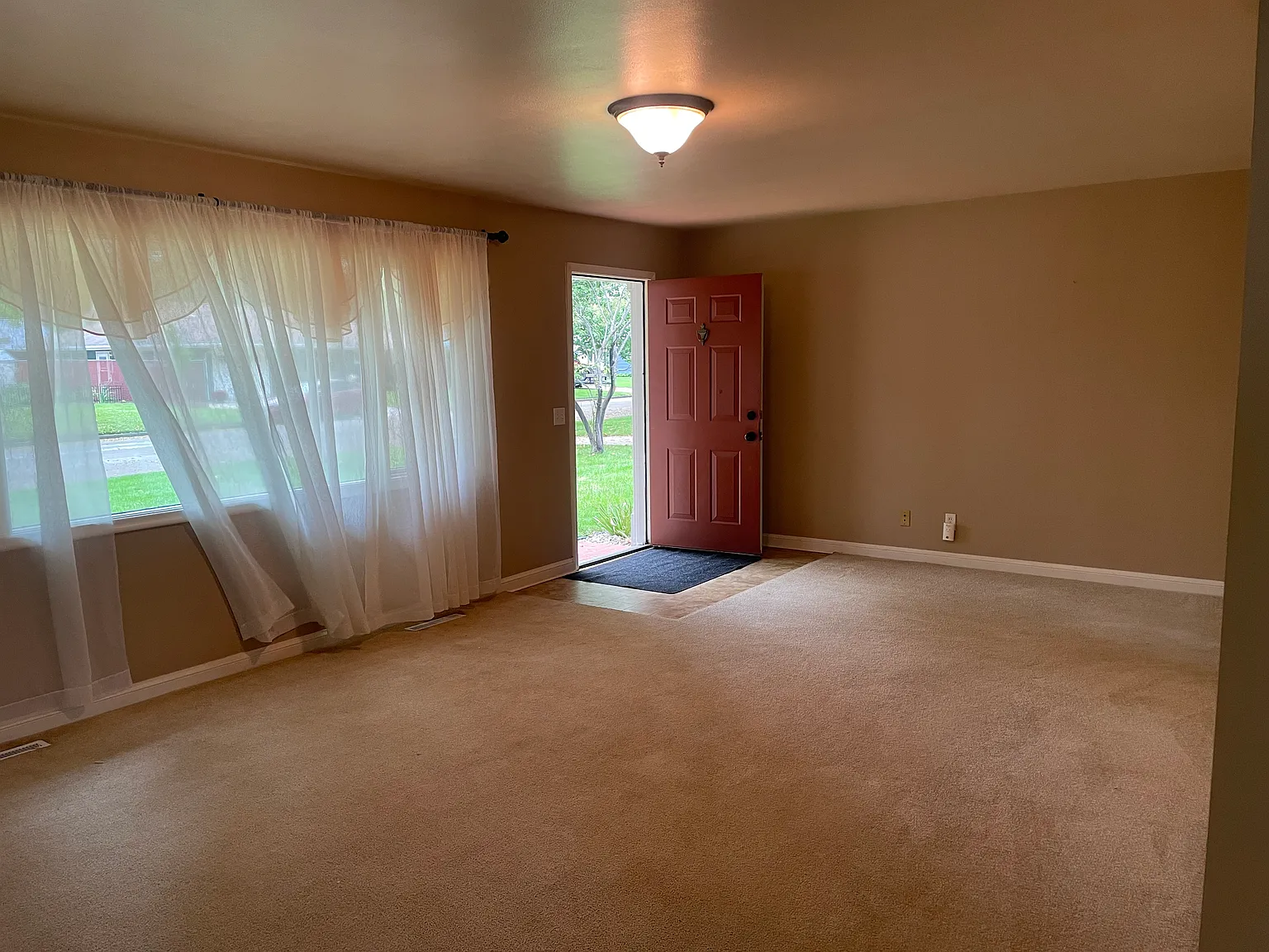 2 bed, 1066 sqft, $1,600 — Photo 4
