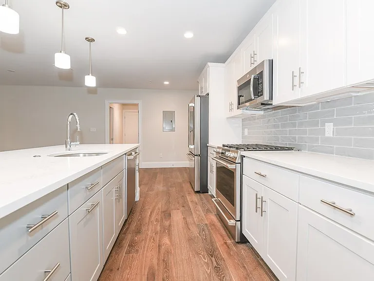545 E 3rd St #1 — Photo 1