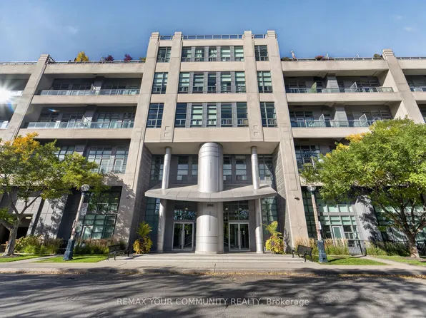 380 Macpherson Ave #210, Toronto, ON M4V 3E3