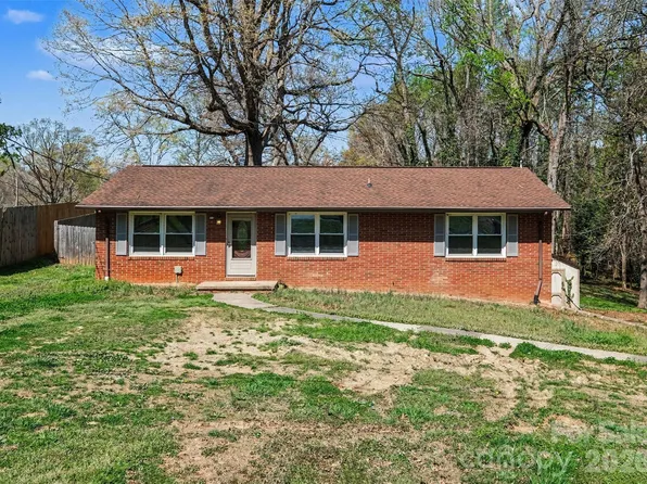 2230 Kenwood Dr, Kannapolis, NC 28081