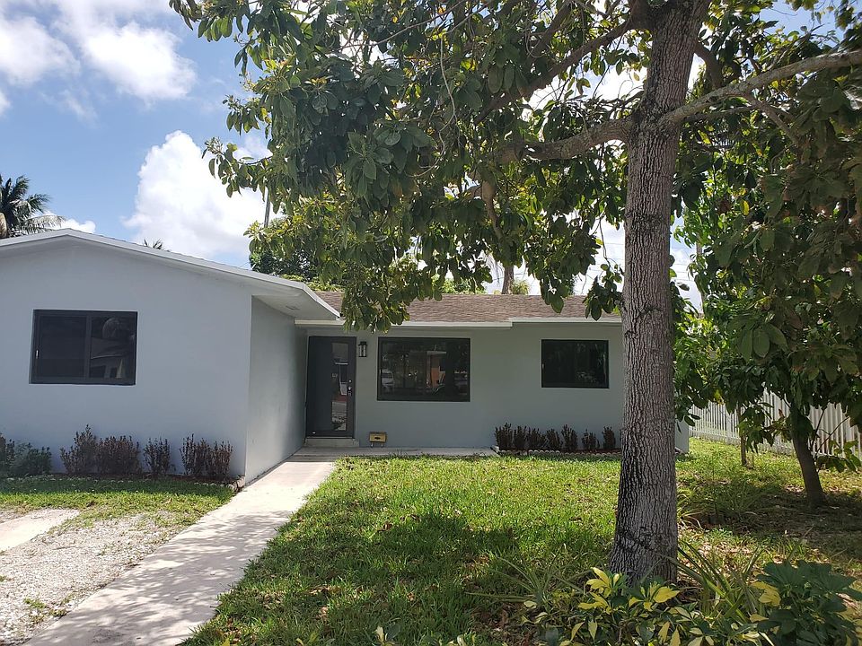 1st image of 440 NE 174th Street