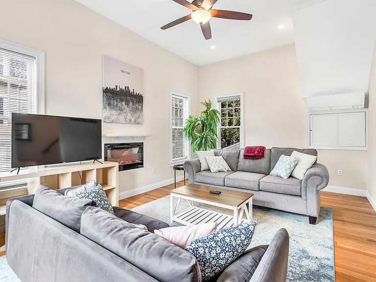 10 Bradbury St #10 — Photo 10