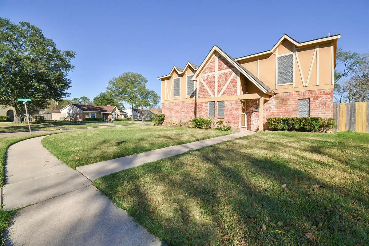 Building Photo - 13915 Roundstone Ln