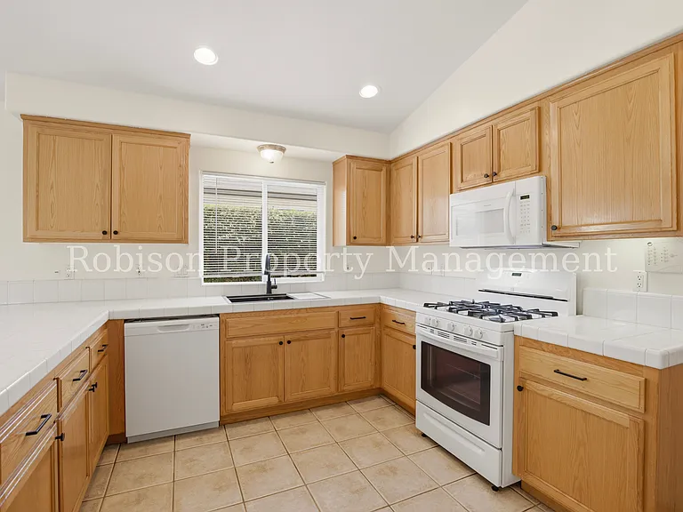 806 Galaxy Dr — Photo 11