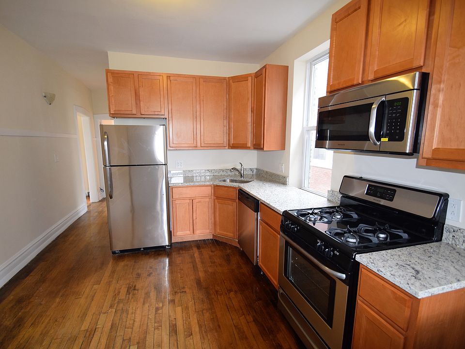1st image of 2105 W Lawrence Ave