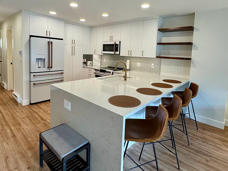 137 Benchmark Rd #410 — Photo 3