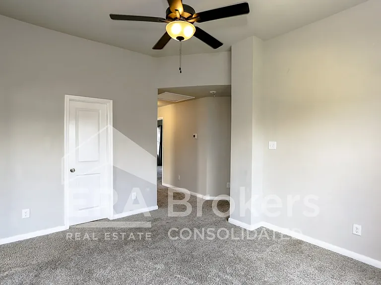 909 Clanton Cv — Photo 21