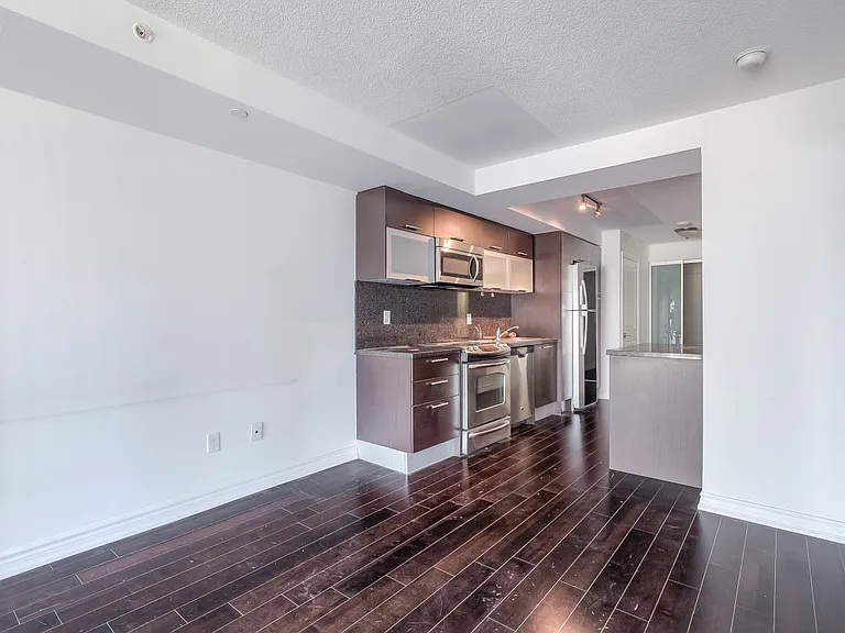 386 Yonge St #1816 — Photo 10