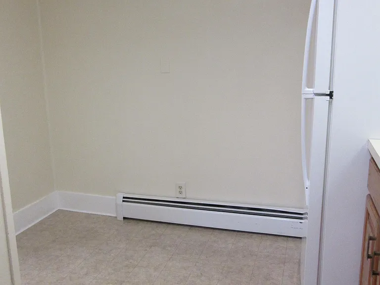 10 Ash St #2 — Photo 2