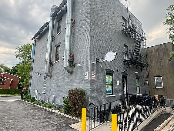 4th image of 425 S 8th Ave