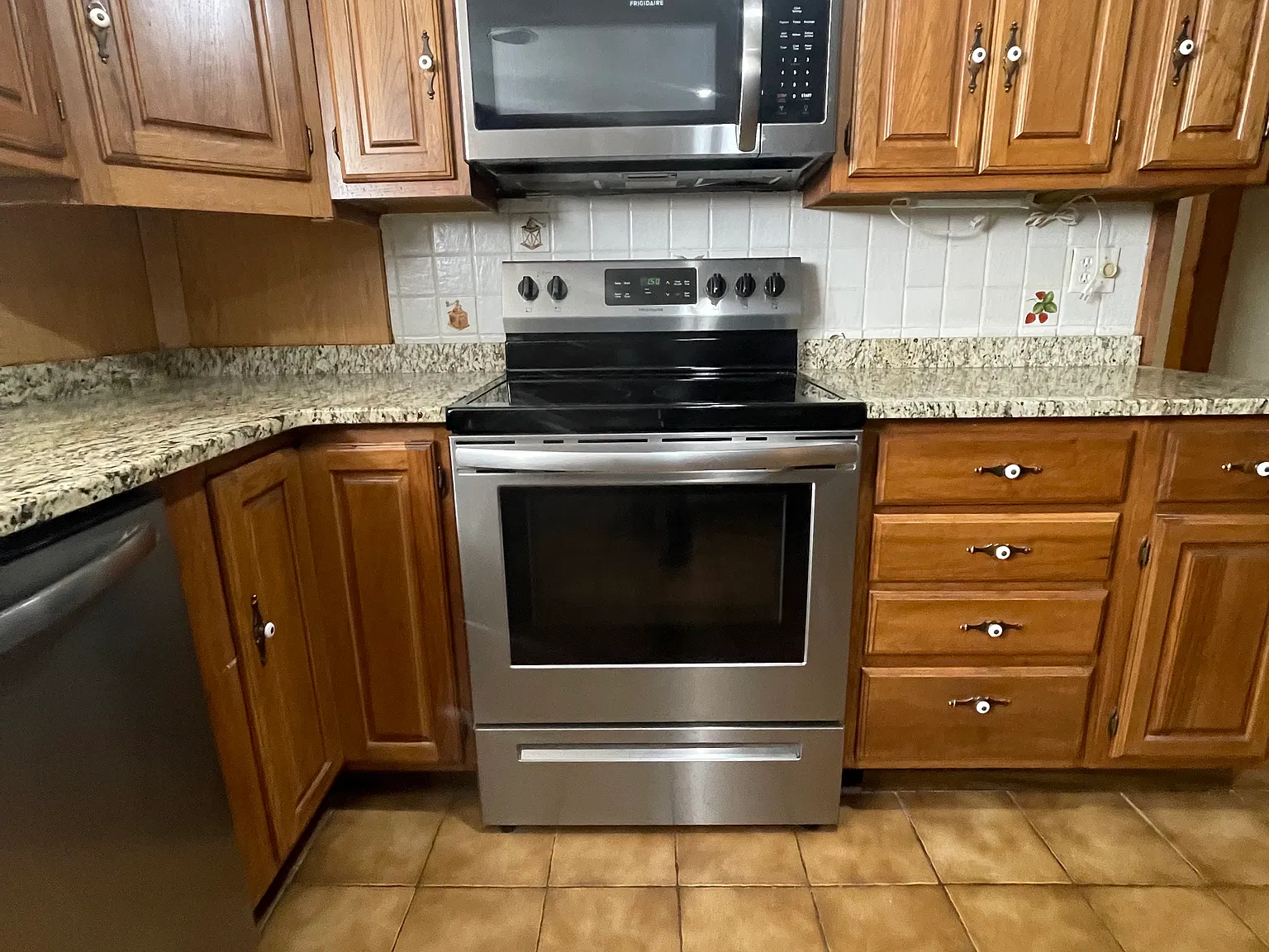 2 bed, 900 sqft, $2,400 — Photo 3