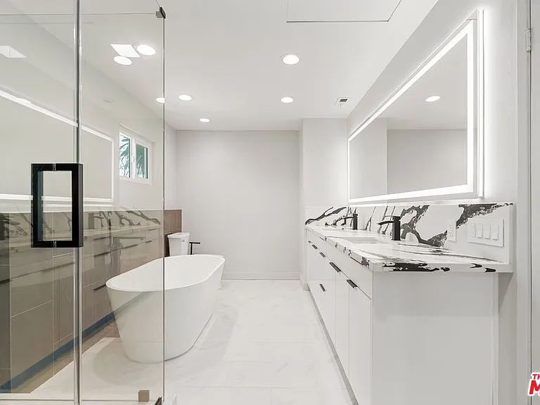 2522 Armacost Ave — Photo 50