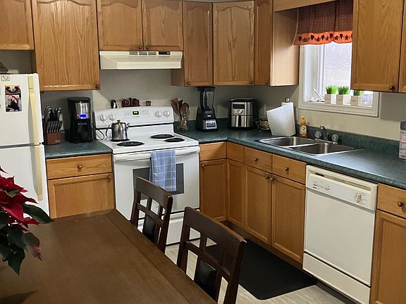 3rd image of 366 Saint Peters Rd