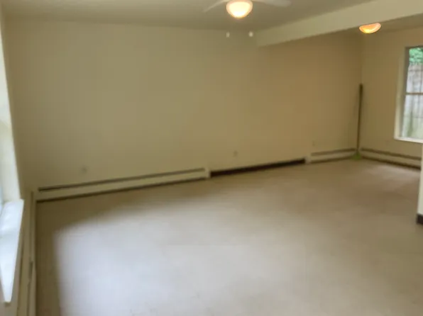 29 Beech St, Newmarket, NH 03857