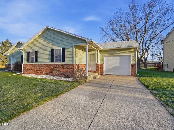 4 Augusta Dr, Bowling Green, OH 43402