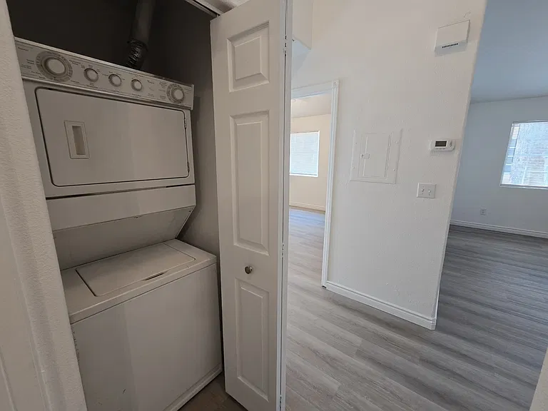 1612 N Torrey Pines Dr #104 — Photo 10