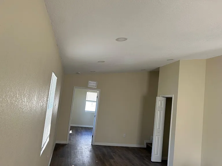 371 Banyan Ave — Photo 6