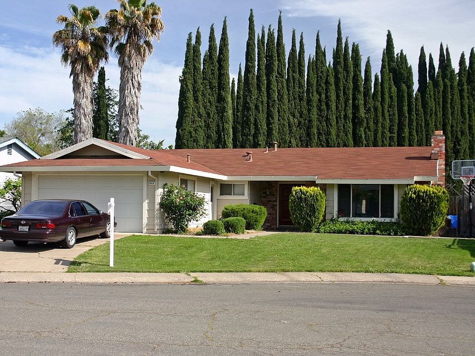 Curb appeal, on a quiet cul-de-sac!