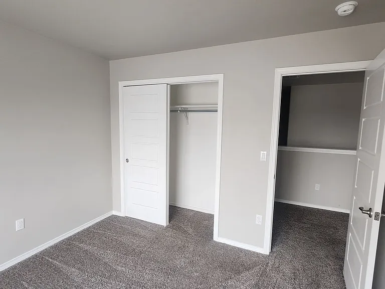 852 Valencia — Photo 13