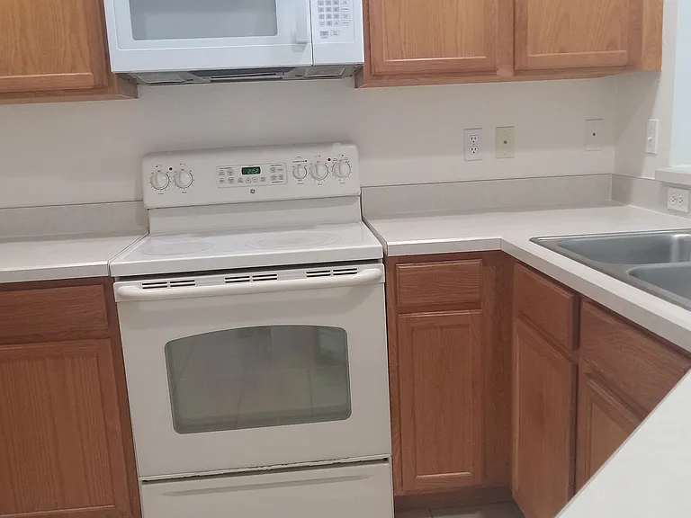 9425 Flowering Cottonwood Rd #9425 — Photo 5
