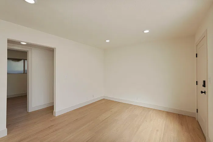 5250 14th Ave — Photo 1