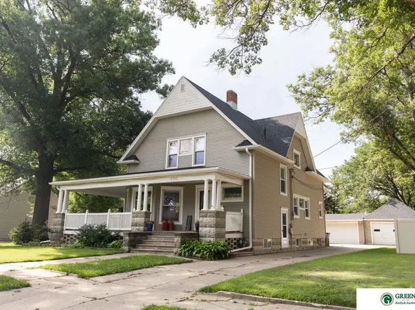 650 E 9th St, York, NE 68467