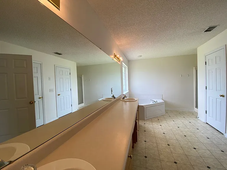 1835 Lawnwoods Dr — Photo 18