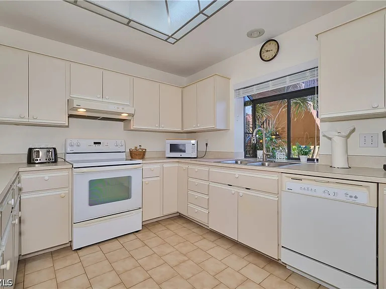 5510 SW 4th Pl #503 — Photo 12