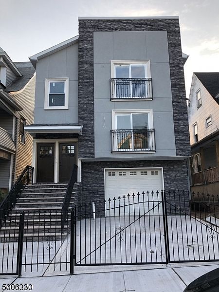 1st image of 901-903 S 16th St