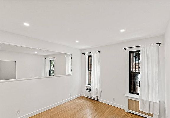 4th image of 24 Minetta Ln APT 3F