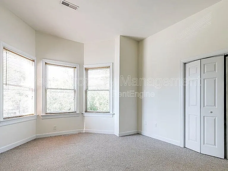 300 W Clay St — Photo 6