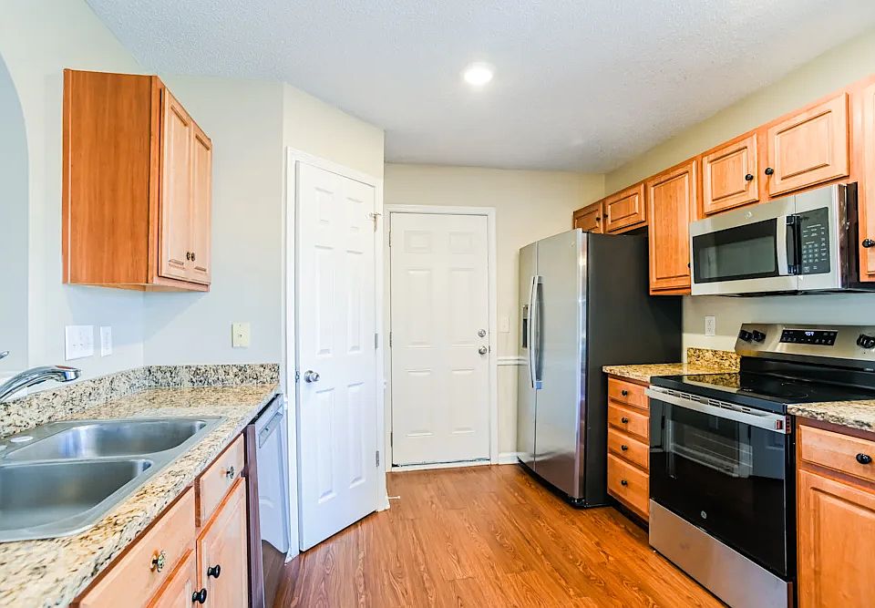 1st image of 500 Glencroft Dr