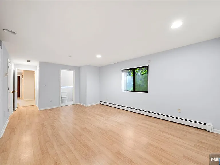 408 Elizabeth St #A — Photo 26