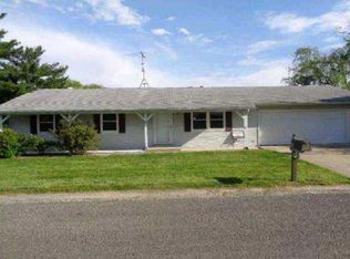 6 Adams St, Smithton, IL 62285