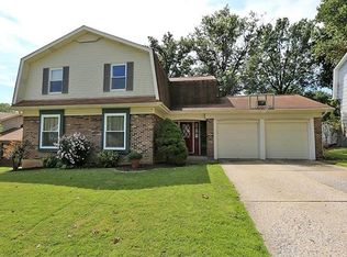 2 Jenny Lind Ct, Saint Peters, MO 63376