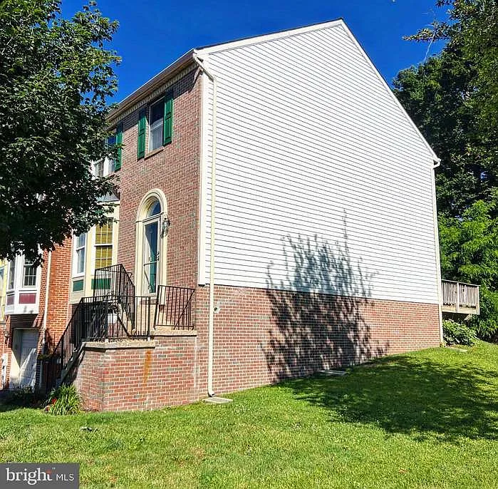 3 bed, 2.5 bath, 1638 sqft, $2,500 — Photo 4