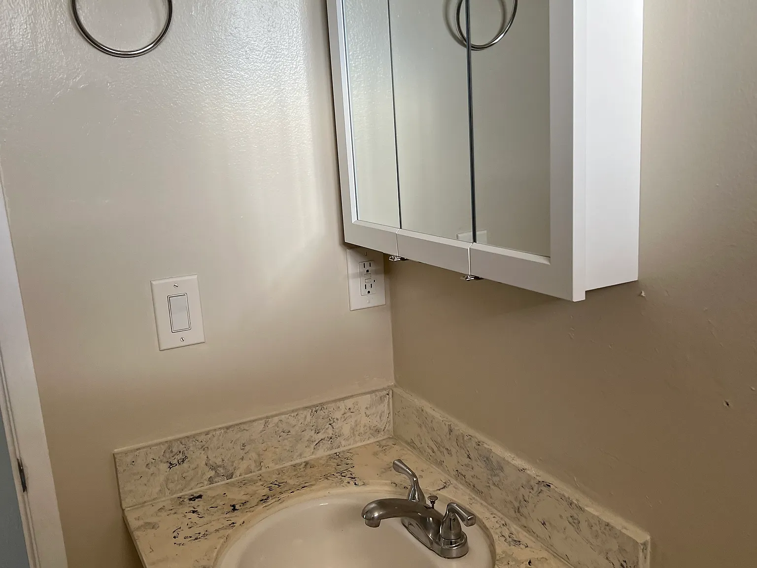 2 bed, 875 sqft, $2,833 — Photo 3